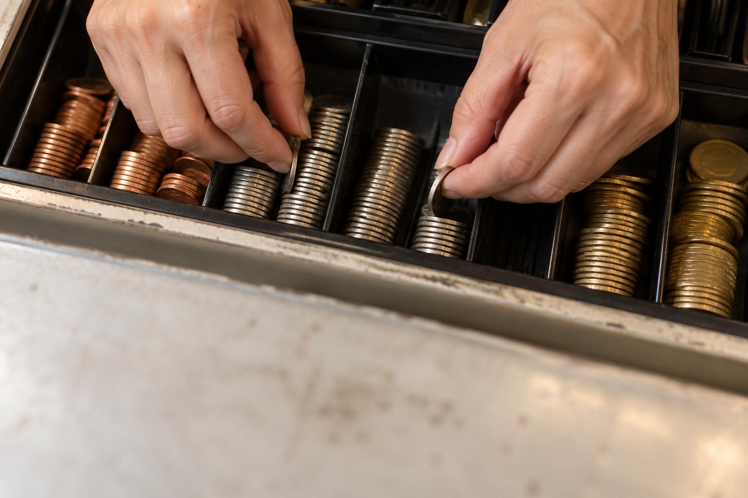 Bookkeeper, CPA or Software? Quebec Small Business Guide